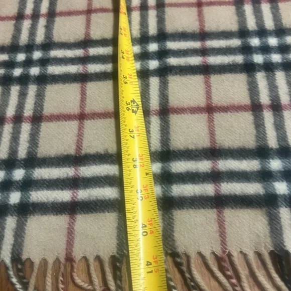 Burberry Beige and Black Checkered Scarf 50./. Cashmere - Picture 6 of 7